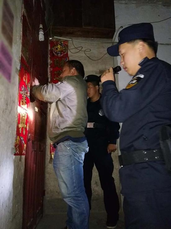 漯河粗心妈妈误将幼女锁家中 