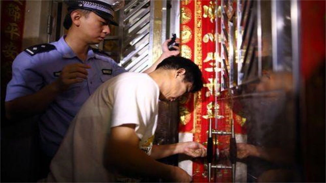 漯河请开锁师傅开了锁后，师傅